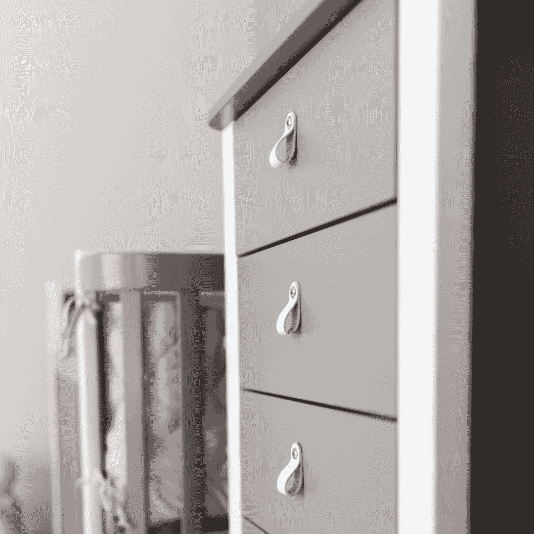 Dětská komoda Zukko Gekko Kids, 60x50x104cm, Grafitová / Bílá